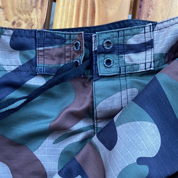 Men’s Quicksilver camo board shirt - Picture 5 of 5
